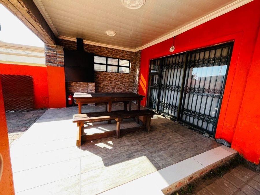 3 Bedroom Property for Sale in Bloemside 2 Free State